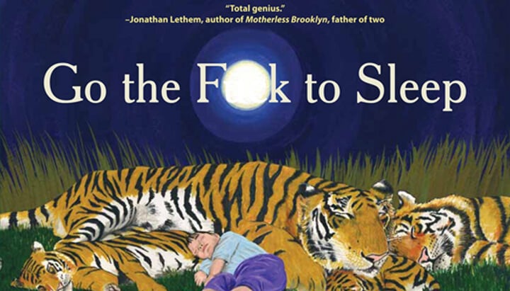 Imagen dividida de dos portadas de libros. Izquierda: Go the F**k to Sleep con un niño y tigres. Derecha: It's Just a Plant con una planta de marihuana.