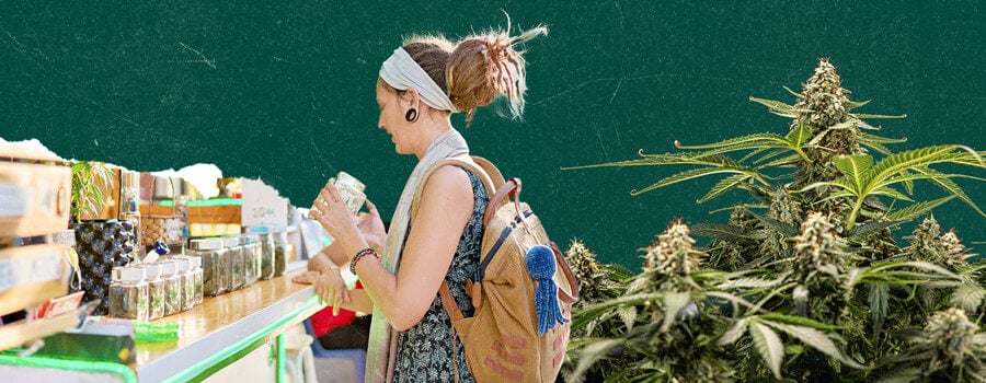 Collage de una mujer con rastas sosteniendo un frasco en un dispensario de cannabis. Fondo verde oscuro con plantas de marihuana visibles a la derecha.